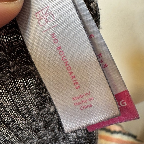 Women's Charcoal Gray Button-Up Top with Tie Detail Size XL - Picture 9 of 11